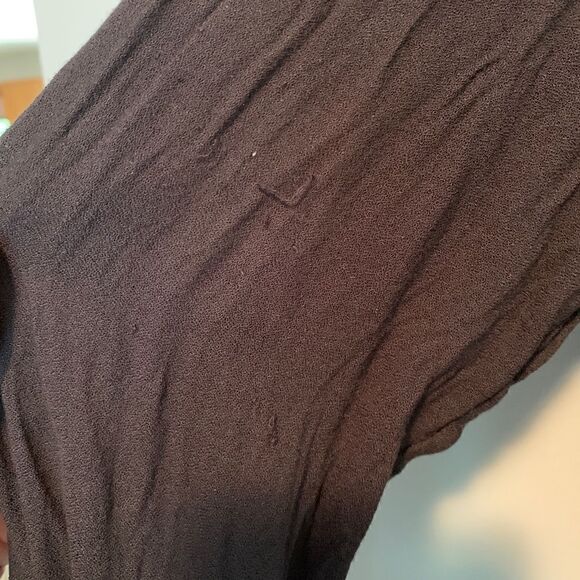 Dainty V-neck shirt   - Picture 3 of 5